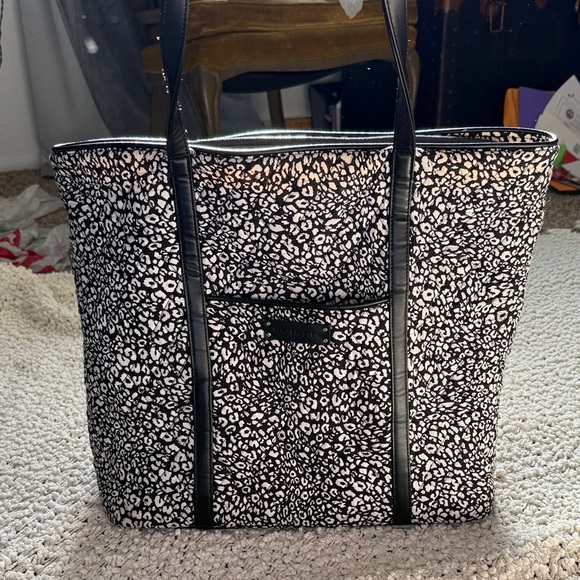 Vera Bradley Handbags - 🖤 Vera Bradley Camocat Tote Bag 🤍